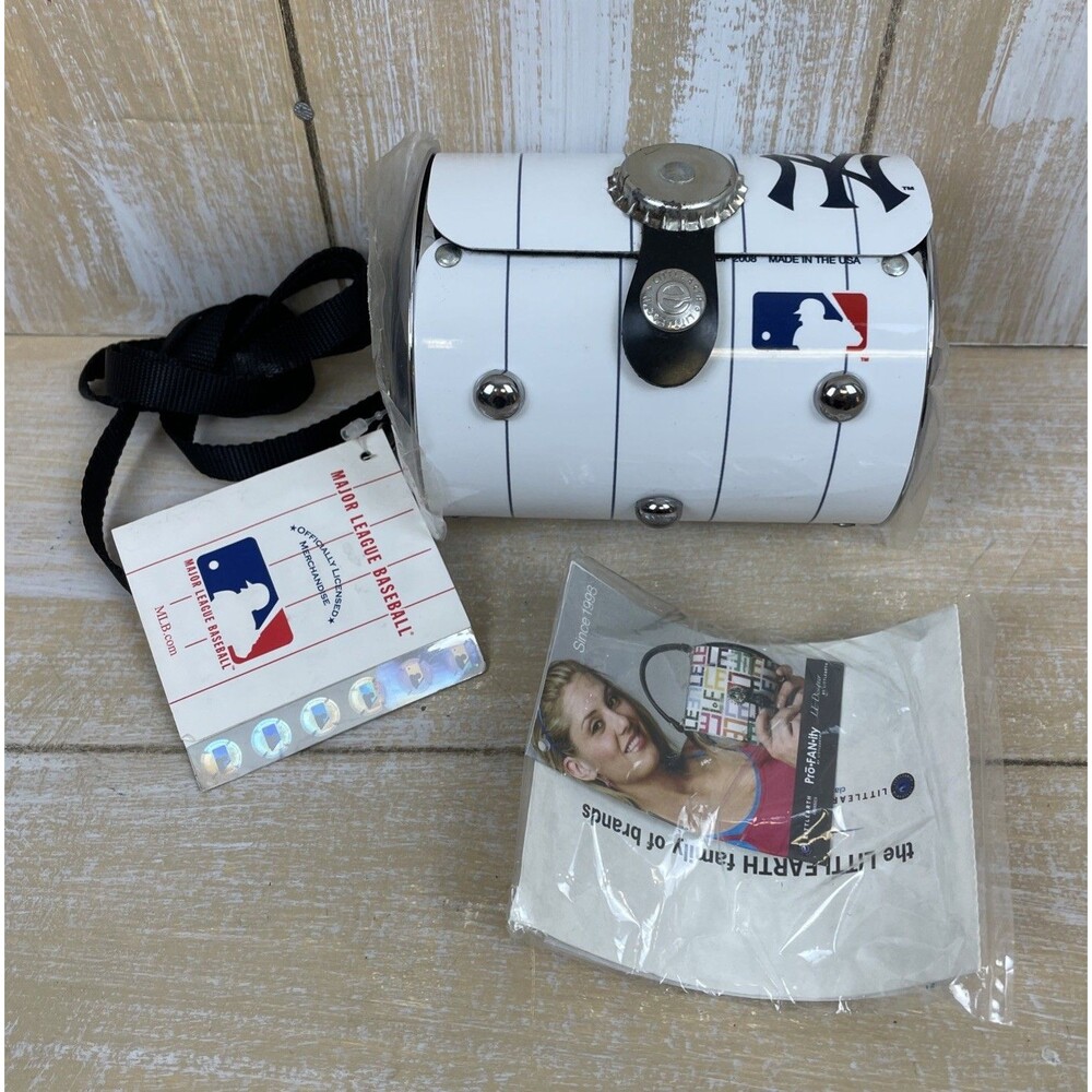New York Yankees 4.5” Round Metal Purse by Little Earth w/ Certificate *READ